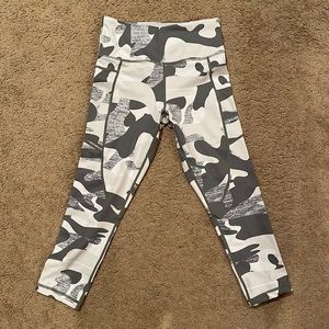 Zyia camo cropped leggings
